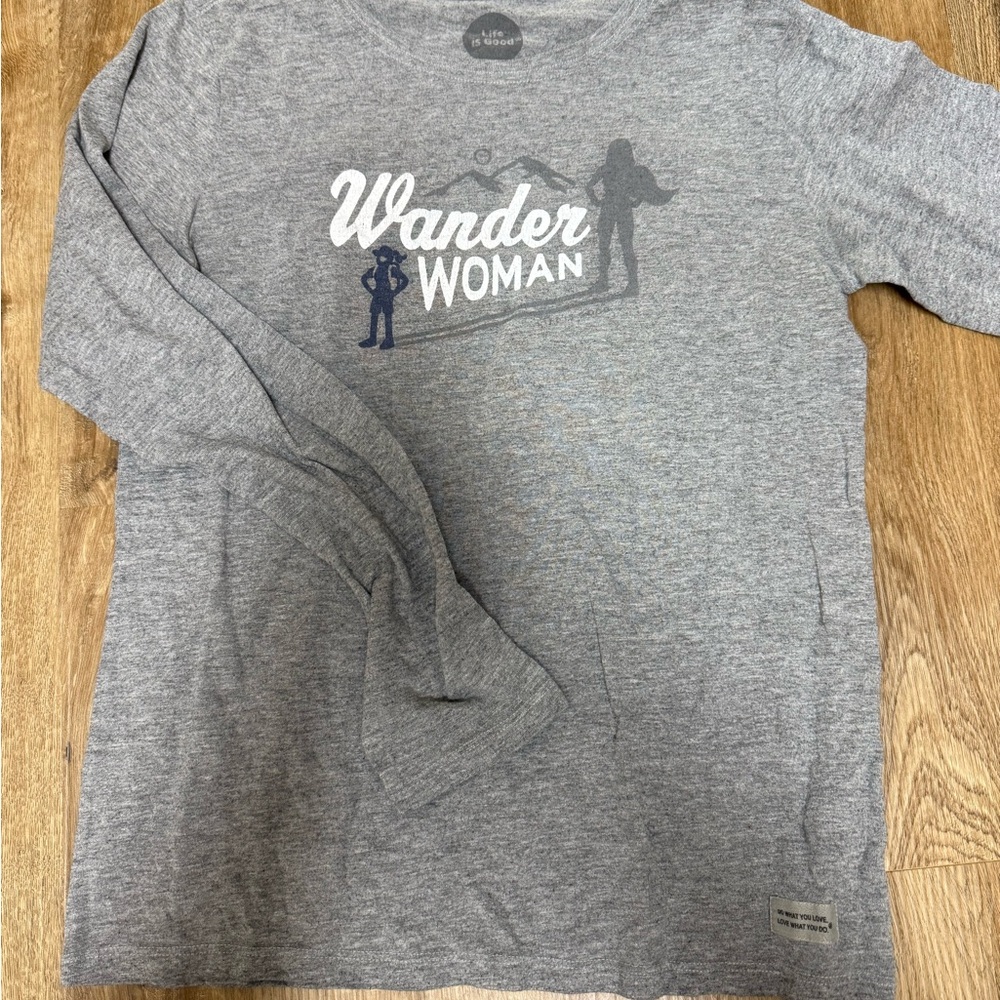 Life Is Good Gray Wander Woman Tee Small